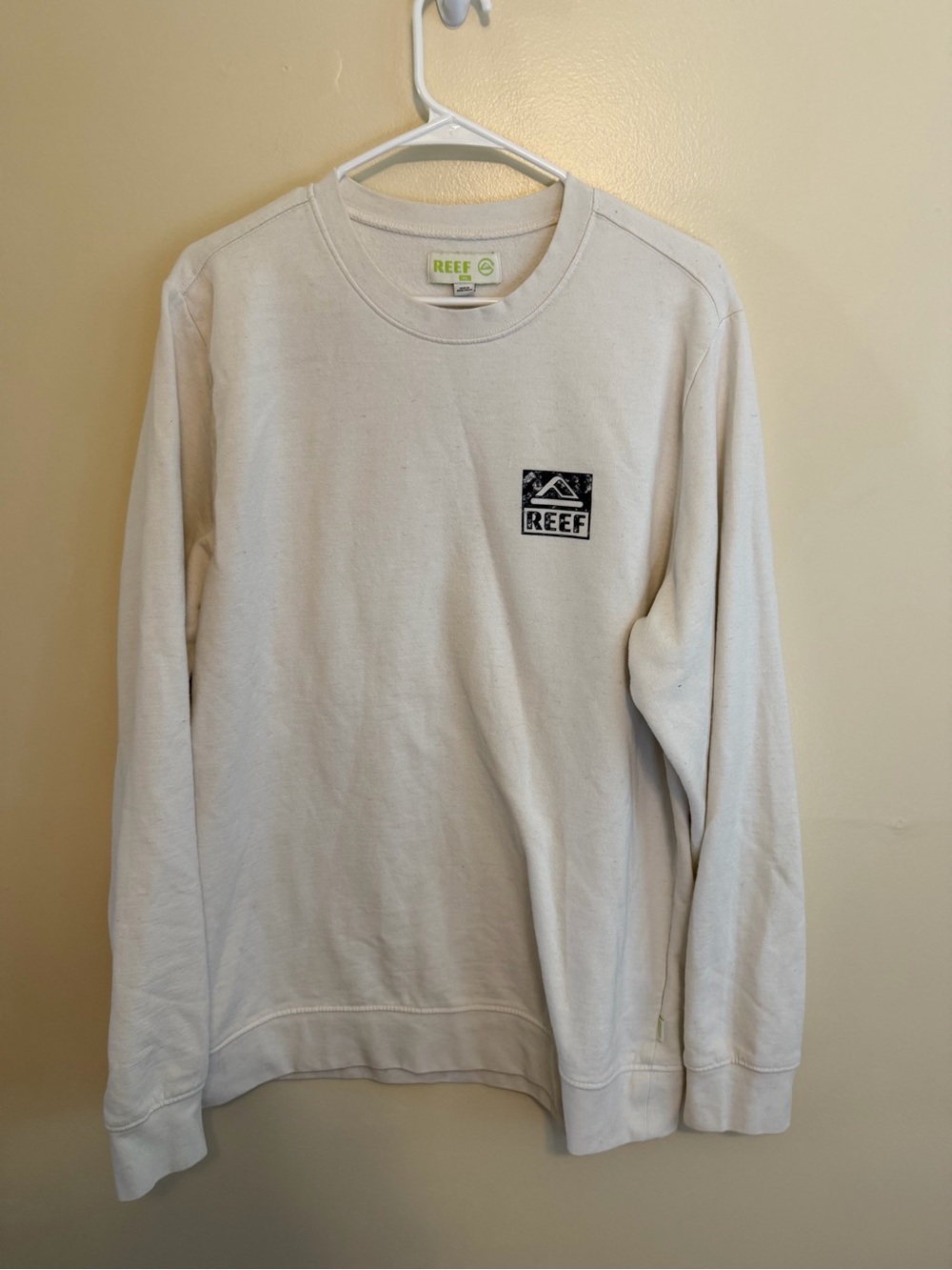 Reef Men's White Crewneck Sweatshirt with Chest Logo